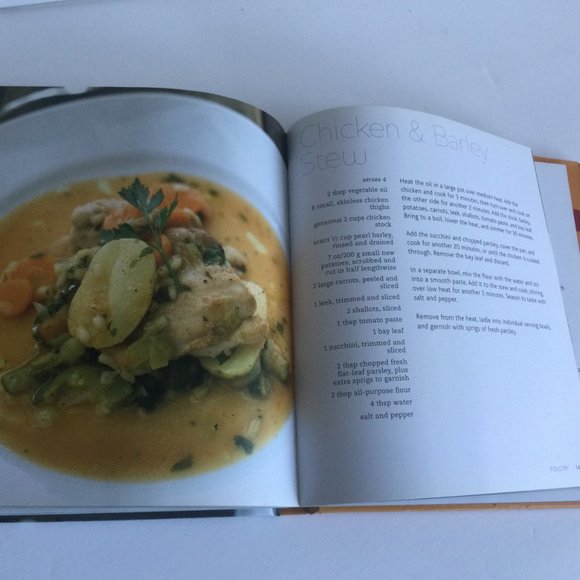 Easy One Pot Recipe Book Meat Seafood and Vegetarian Dishes - Picture 10 of 12